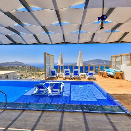 3 Bedrooms With Sea View Private Pool And Jacuzzi At 3 Km Away From The