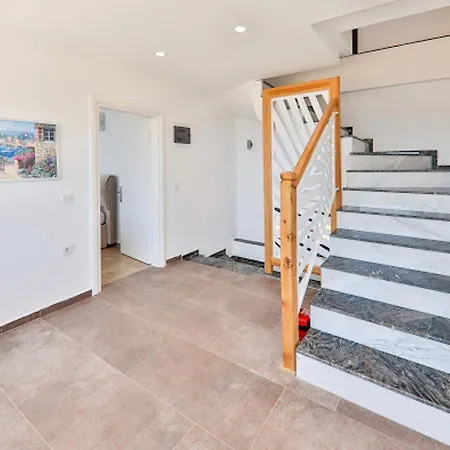 3 Bedrooms With Sea View Private Pool And Jacuzzi At 3 Km Away From The
