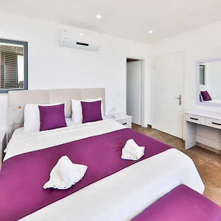 Hotel 3 Bedrooms With Sea View Private Pool And Jacuzzi At 3 Km Away From The