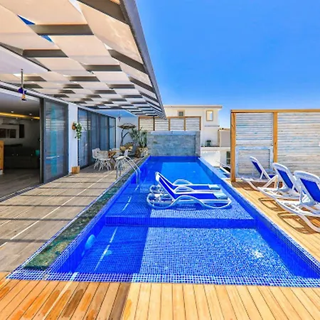 3 Bedrooms With Sea View Private Pool And Jacuzzi At 3 Km Away From The 4*