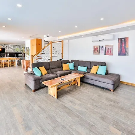 3 Bedrooms With Sea View Private Pool And Jacuzzi At 3 Km Away From The 4*