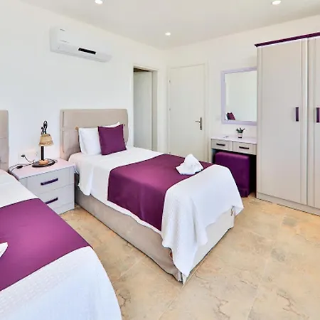 Hotel 3 Bedrooms With Sea View Private Pool And Jacuzzi At 3 Km Away From The 4*